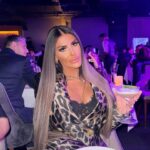 Tuğçe Özbudak Instagram - Hayattaki en harika şeyleri yaratıyorum, kendime çekiyorum ve kabul ediyorum🙌🏽
