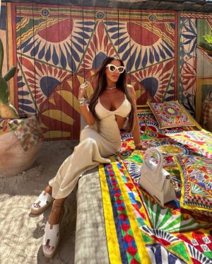 Tuğçe Özbudak Instagram - Tam benlik yerlerdeyim🌵🔥🍸