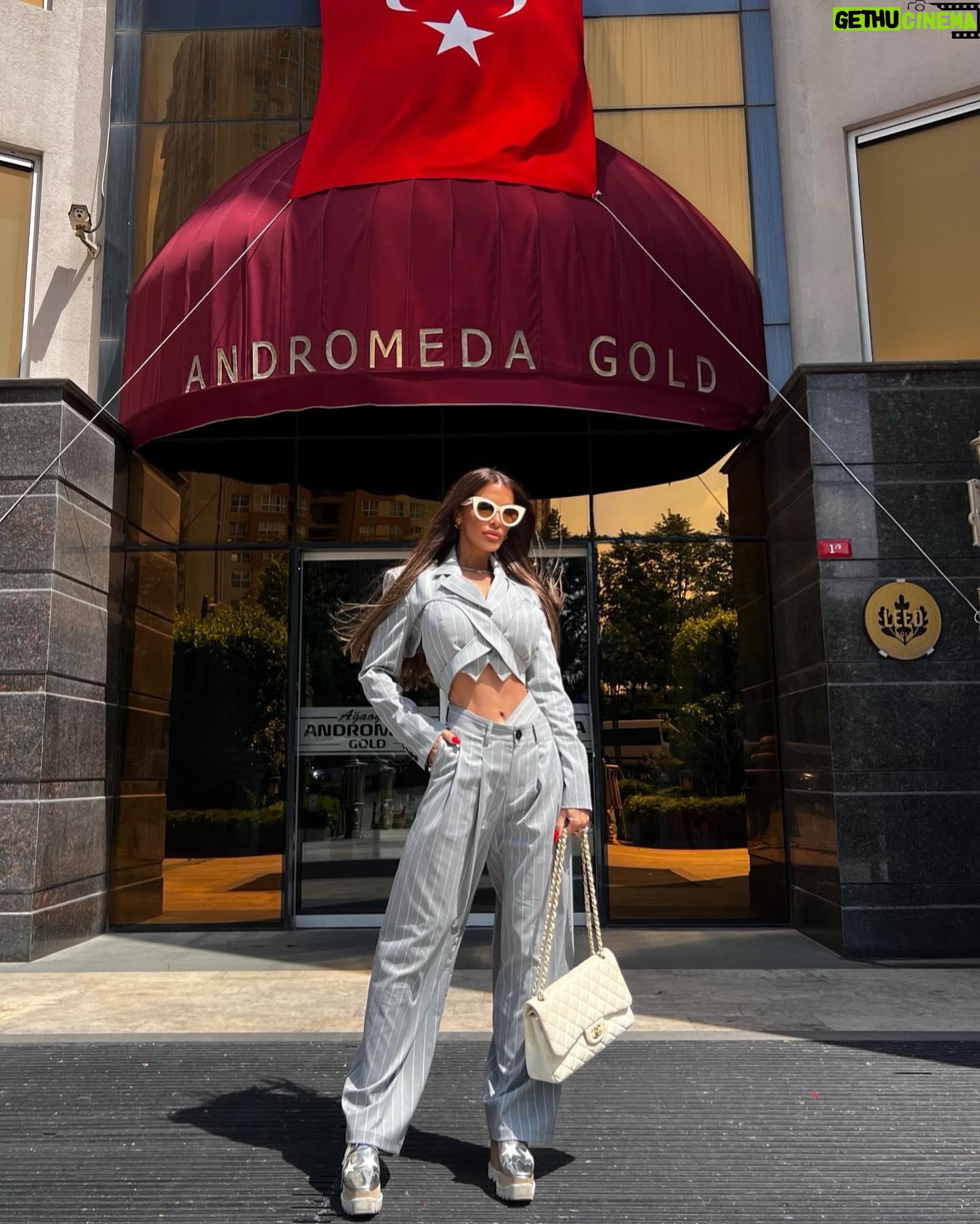 Tuğçe Özbudak Instagram - Biz kötüyüz aynen👻🖐️🙌🏽