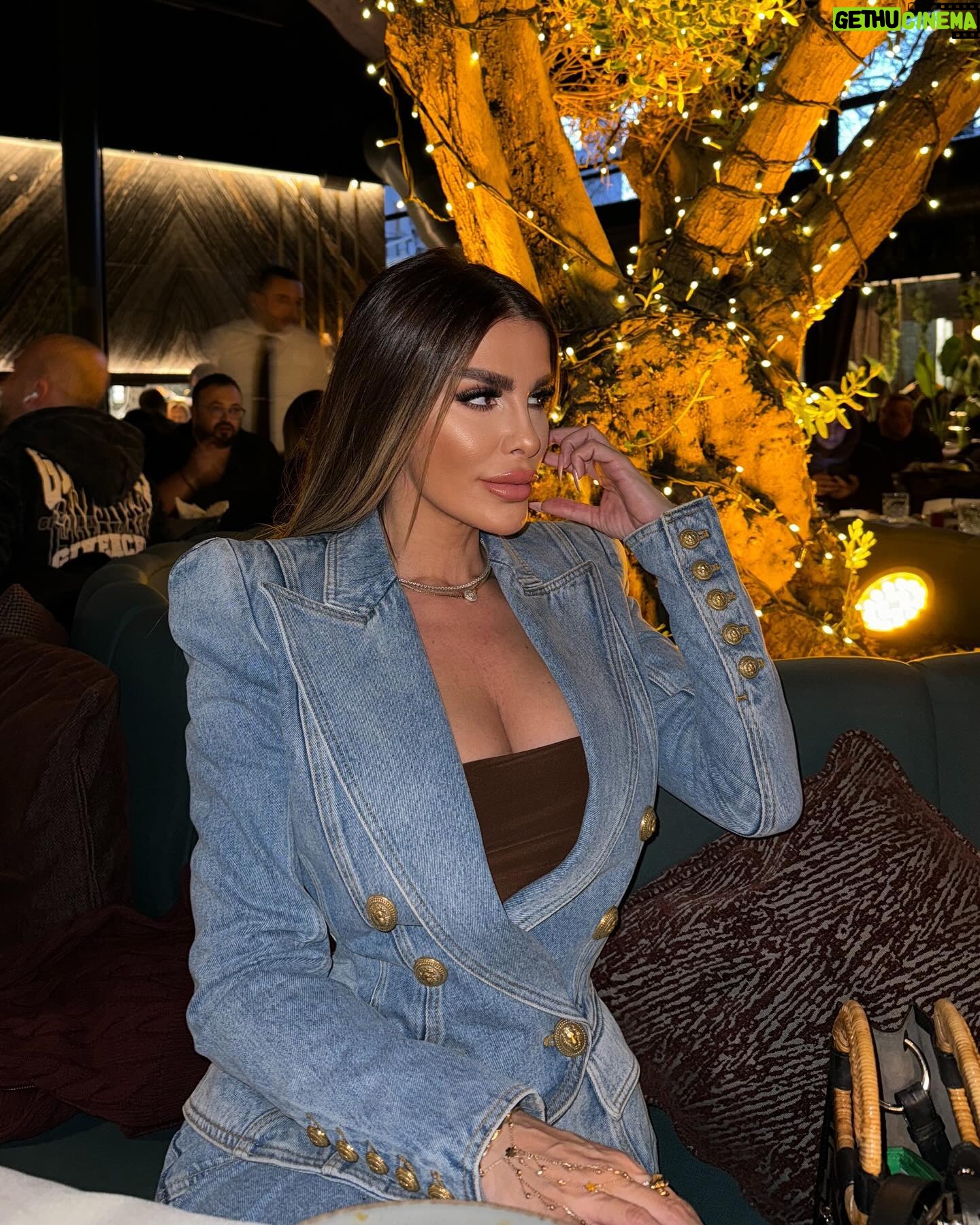 Tuğçe Özbudak Instagram - Dilimi tutarım ama yüz ifademe çözümüm yok🤭