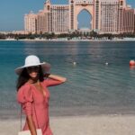 Tuğba Melis Türk Instagram - #tbt Gulmek ne guzel sey, hayatimda her kosulda mutlu olmayi sectim hep. Kucuk seylerle bile mutlu olabilmeyi sectim. En buyuk hayalim oldu hep bir gun tum Dunya yi dolasmis olabilmek. Umarim bir gun yine bu hayalimi gerceklestirebilmek icin sirt cantami sirtima alip bir yere gidebiliyor olurum.🙏🏻 Hep birlikte hayallerimizi gerceklestirebilecegimiz daha nice gunlerimiz olsun , umutlarimizi asla yok etmeyelim🙏🏻🙏🏻💖🌸 .... #stayathome bir gun tekrar guzel gunlere saglikli donebilmek icin