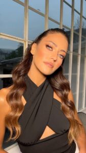 Tuğba Melis Türk Instagram - 🕊 Saç : @atakangelisli Makyaj : @angieselii