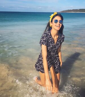 Tuğba Melis Türk Instagram - Her ne olursa olsun yine de neşenizin eksik olmadıgı bir yıl olsun💙