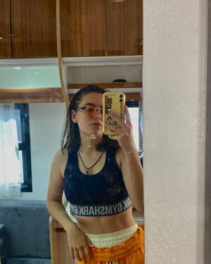 Tuana Naz Tiryaki Instagram - Evet buda sete yeni gelmis bir tuana. Biliyorum ayna cok pis silip geliyorum.