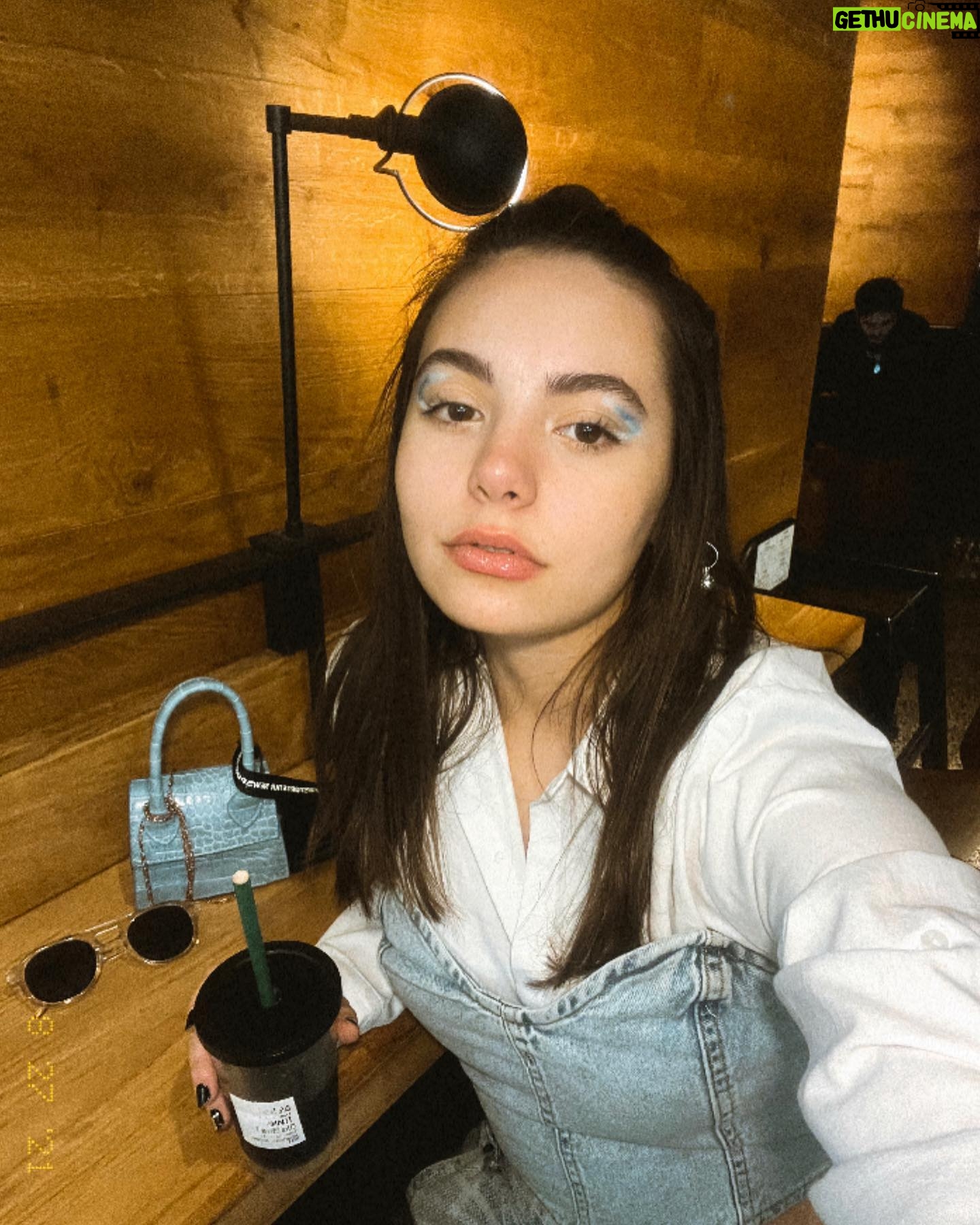 Tuana Naz Tiryaki Instagram - Canım mavi boncuk falan değil asıl mesele kahve. ☕️🥂
