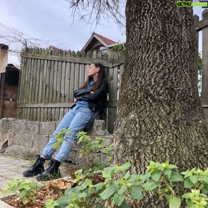 Tuana Naz Tiryaki - 108.7K Likes - Yok canimm oyle her yerde uyuyamam , uyumayi da pek sevmem zaten..