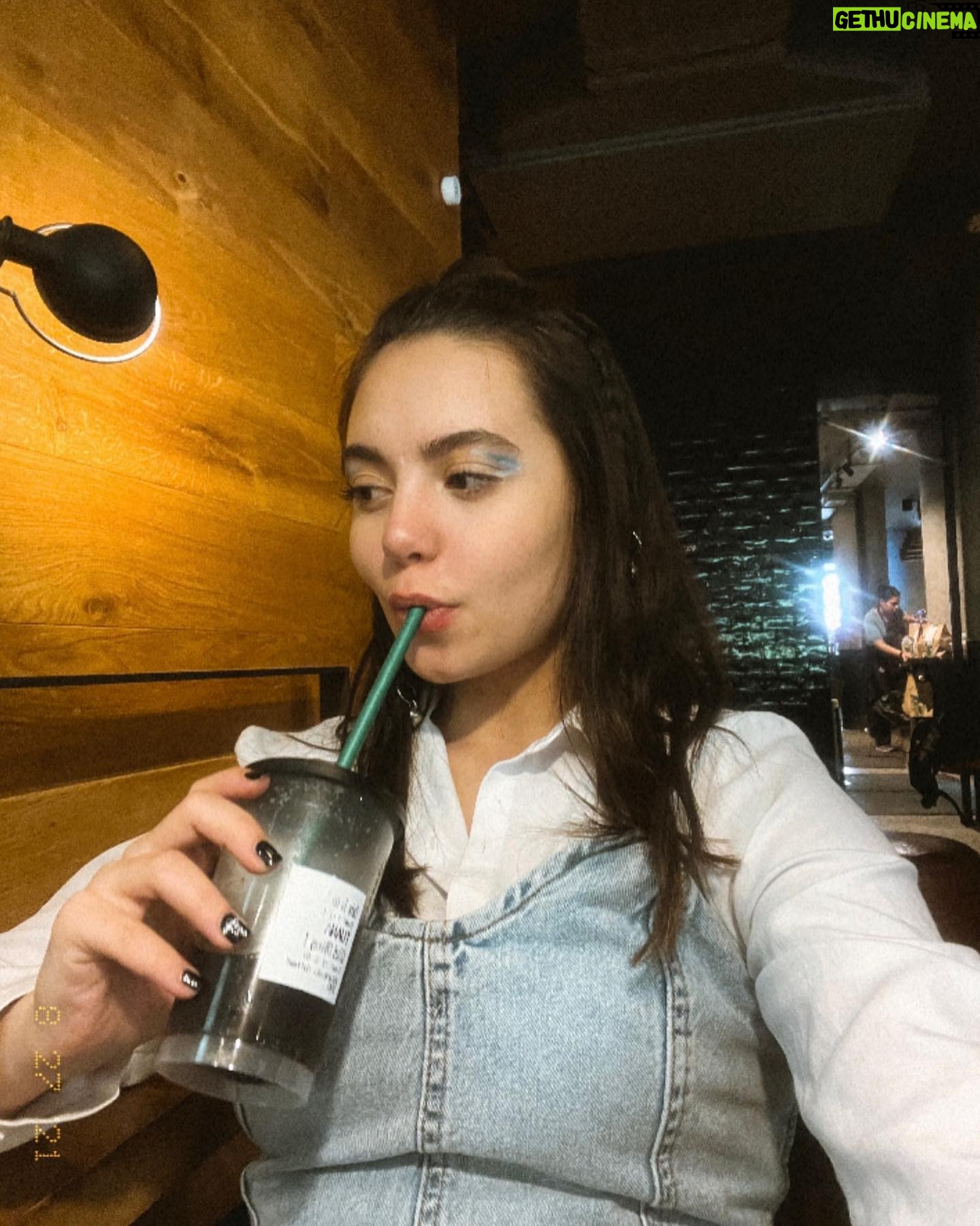 Tuana Naz Tiryaki Instagram - Canım mavi boncuk falan değil asıl mesele kahve. ☕️🥂