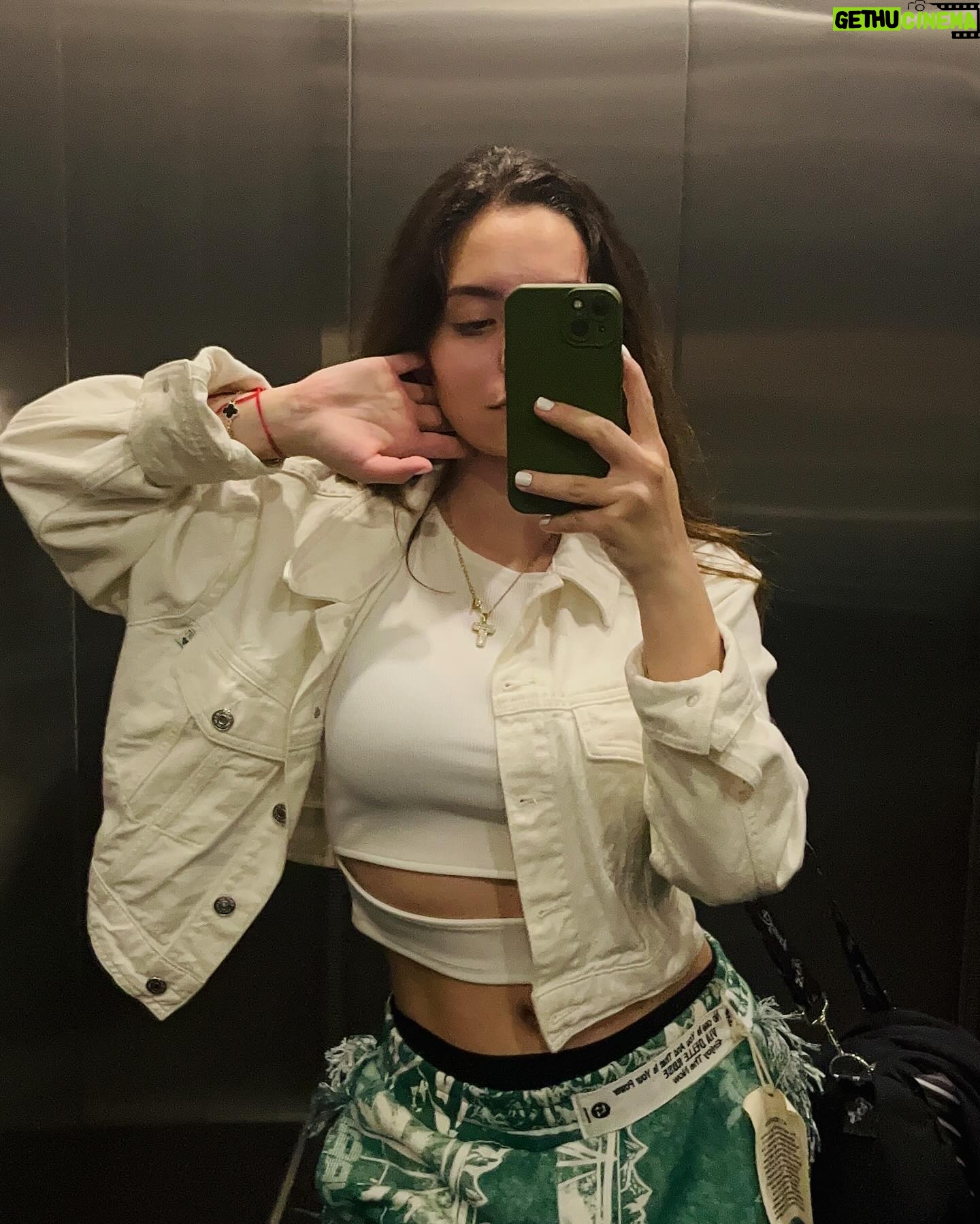 Tuana Naz Tiryaki Instagram - 🇬🇷✈️🍴🫗🥠☁️