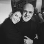 Tuba Ünsal Instagram - Muazzam bir sanatçı. Her zaman yanyana gelemiyoruz geldiğimde de bırakmıyorum sıkıştırıyorum.Tuba Loves @husseinchalayanofficial