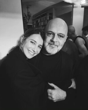 Tuba Ünsal Instagram - Muazzam bir sanatçı. Her zaman yanyana gelemiyoruz geldiğimde de bırakmıyorum sıkıştırıyorum.Tuba Loves @husseinchalayanofficial
