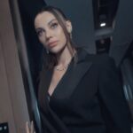 Tuvana Türkay Instagram - T U V A N A ✨ @tuvanaturkay @gardiropmagazin #gardiropcover #gardiropmagazin   Yeni sayımız tüm dijital platformlarda ✨   #tuvanaturkay Yayınlar Direktörü: @gulay_ozdemir Video: @unalavcii Fotoğraflar: @serhathayri Moda ve Güzellik Direktörü: @caglakucukdereli Stylist: @sedassolmaz Saç: @sabitakkaya @emrekayaci._ Makyaj: @burak_mert_aydnn Cilt Ürünü: @colostrumtr Kurumsal İletişim: @mine.gunduz Marka İletişimi: @yoncayalki Prodüksiyon: @nutekstudio Mekan: @swissotelthebosphorus Teşekkürler @tumayozokurofficial @tumay.ozokur @handekaramanogullar