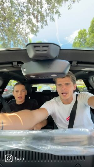 Twan Kuyper Instagram - Don't tell me how dirty my mirror is 😂