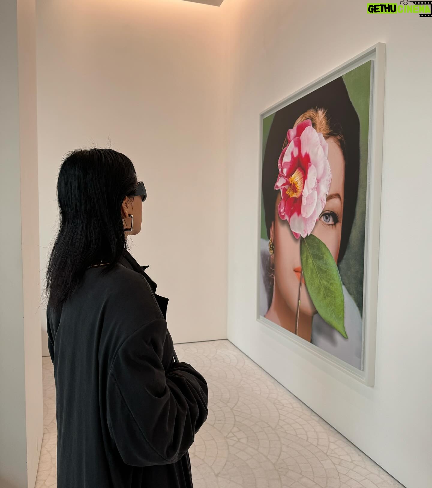 Uhm Jung-hwa Instagram - 비맞고 하루종일 걷다,,보다,,,#paris #URSFISCHER @gagosian