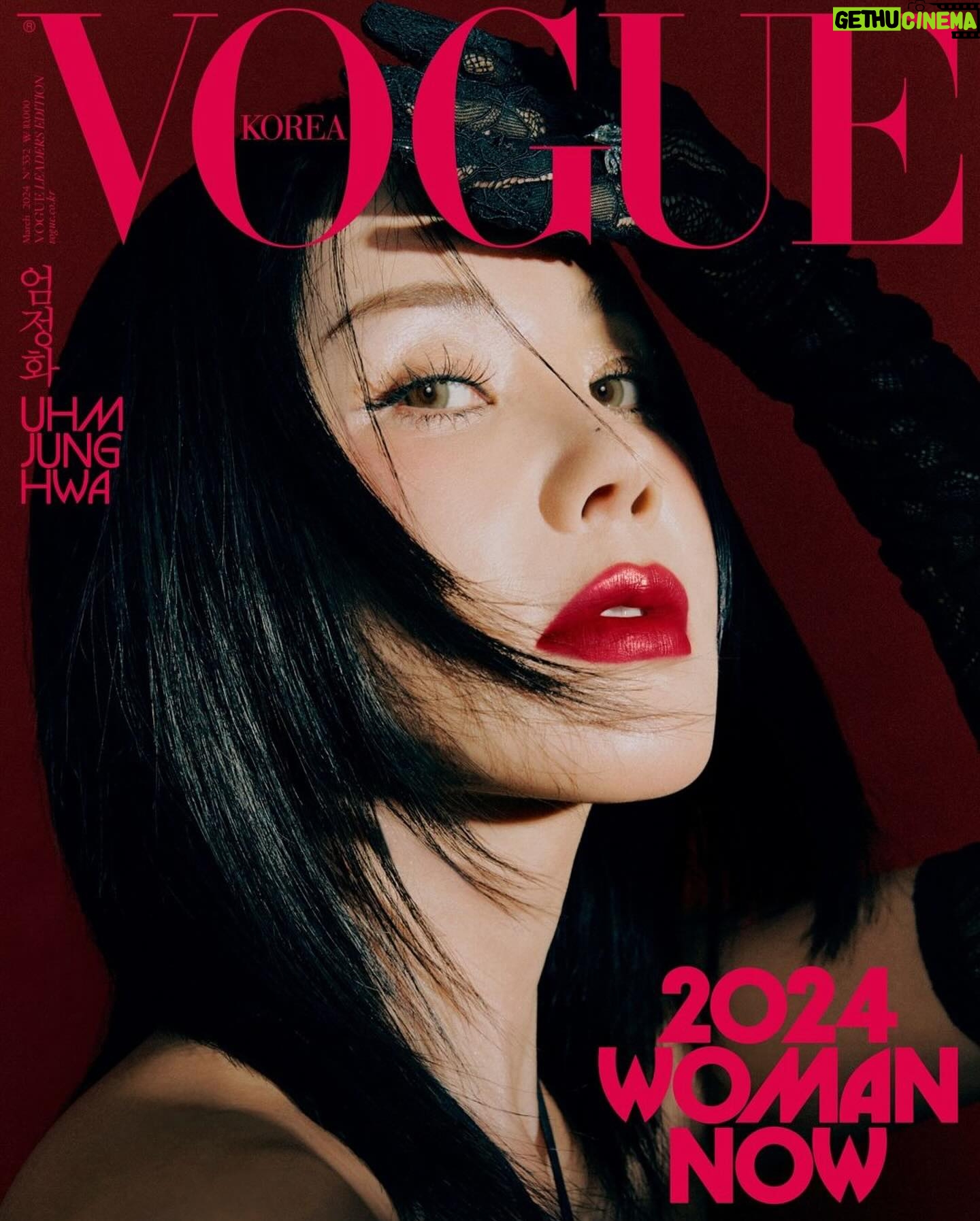 Uhm Jung-hwa Instagram - #Repost @voguekorea ・・・ #협찬 #VogueLeaders #2024WomanNow 변신을 의인화한다면 유일하게 떠오르는 존재. 늘 새로움에 목마른 엄정화와 샬롯 틸버리가 창조해낸 새로운 아름다움. beauty editor GAHYE SONG photographer SUNHYE KIM stylist AERI YUN hair MIYEON JO makeup SUYEON JUNG nail MISUNG LIM set YESEUL LEE - @umaizing @charlottetilbury #UhmJungHwa #CharlotteTilbury #엄정화 #샬롯틸버리 #보그리더 #2024우먼나우