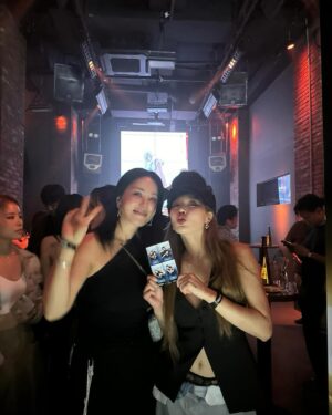 Uhm Jung-hwa Instagram - 현아의 새 앨범 #attitude  #Q&A  new Ep releaseparty 에서 들었는데요 현아의 새로운 목소리를 들었어요 ,놀랍도록 감미롭고 아름다워요  앨범 구성도 강렬하고 감미롭고 청량하게 섹시해요! 초대의 멜로디와 리듬으로 여는 #rsvp 너무 좋아요.  @hyunah_aa