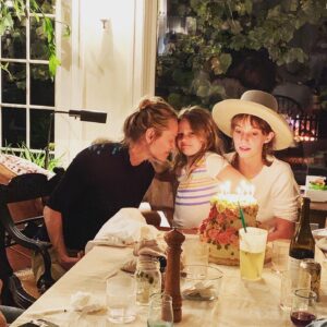 Uma Thurman Instagram - Two daughters celebrate!
📸 @i_am_manoela
