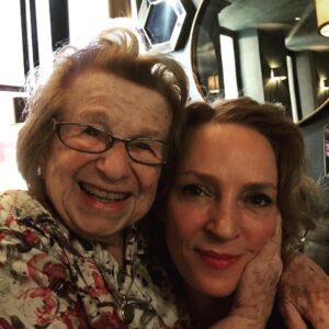 Uma Thurman Instagram - doctor ruth, a truly great lady, post my show in the hudson theater.
she gave me great insight as she always does, on all things womanly.