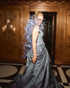 Uma Thurman Instagram - #UmaThurman wears a custom blue silk taffeta gown with hundreds of silk organza butterflies floating above her shoulders and back. Tory was inspired by an extinct butterfly, the American Xerces Blue; its magnificent iridescent wings reminded her of Uma’s eyes. Each butterfly was individually hand-cut and hand-painted in Tory’s atelier, then applied to a delicate silk-wrapped wire. The gown was constructed with a double-layer skirt, an exaggerated hip, and a hand-molded corset bonded to hand-pleated, hand-pressed silk taffeta. #MetGala #ToryBurch