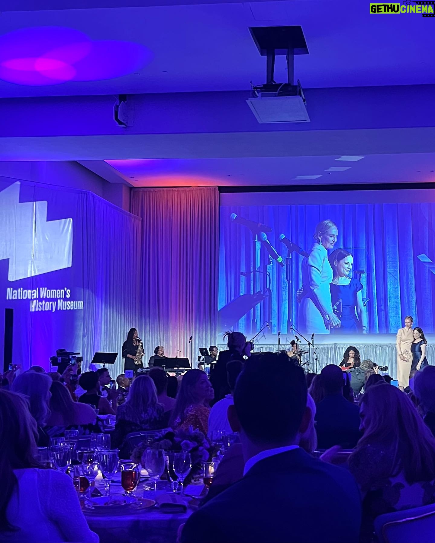 Uma Thurman Instagram - I was honored to be in Washington D.C. this past weekend alongside my dear friend and Room to Grow founder, Julie Burns and to be recognized at this year's Women Making History Awards Gala by the National Women’s History Museum for my work with RtG. Working for Room to Grow has been a joy in my life, please join us October 25th for our 25th anniversary in NYC and visit roomtogrow.org if you would like to get involved! 💙 #WomensHistory @roomtogroworg