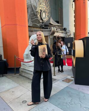 Uma Thurman Instagram - Here’s to thirty #PulpFiction 🍾

Long live @tcm for bringing the magic of the silver screen to the audiences of today, cinema is the gift that keeps on giving!