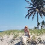 Uma Thurman Instagram - 🏝