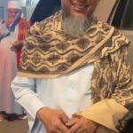 Umie Aida Instagram - MasyaAllah.. diawal bulan zulhijjah yang penuh barokah ini, semoga Allah angkat darjat Tuan Guru & Ummi sekeluarga dan sentiasa dalam lindunganNya. Aamiiin… 💝 @syeikhmuhdzainulasri