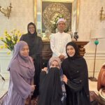 Umie Aida Instagram - Dengan kalimah Laillahaillallah Muhammadarrasullallah , dua negara Malaysia dan Indonesia seperti isi dan kuku. Terus teguh kita menjaga ukhuwah ini hingga ke jannah 🇲🇾🇲🇨. Adab dan akhlak Nabi Muhammad SAW menjadi contoh terbaik buat kita semua. Saling sayang menyayangi dan menghormati antara satu sama lain tidak kira agama , bangsa , kaya atau miskin. Terima kasih Tuan Guru @ustadzabdulsomad_official sudi berkongsi ilmu buat kami. Kita doakan semoga @ermafatima diberikan rezeki utk menganjurkan acara begini dalam sambutan tahun baru 2024. Aamiiin…