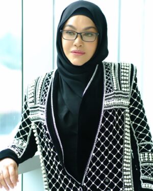 Umie Aida Instagram - Lagu ini tidak ada kena mengena dgn emosi tika ini. Kita rasa suka dgn music & liriknya. #muhasabahcinta
