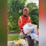 Umie Aida Instagram - “Kita lapar boleh cari makan.. tapi diorg ?” Rezeki kita kongsi sikit. 😢 MasyaAllah… keikhlasannya dpt dirasai dan anjing2 jlnan tidak pernah nak kejar atau gigit dia. Mungkin kita tak mampu lakukan seperti akak ini, setiap hari akan letakkan minuman dan makanan buat anjing2 jlnan. Apa yg mampu kita lakukan adalah jangan menganiayai haiwan. Bersifat ihsanlah terhadap haiwan. 💝