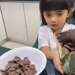 Umie Aida Instagram - Practice makes perfect. Next year boleh ambik order ye. 😂 kuih raya pertama aisya humaira.
