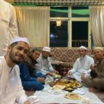 Umie Aida Instagram - Alhamdulilah.. atas kurniaanNya dapat rezeki bertemu dengan Tuan Guru @syeikhmuhdzainulasri dan Ustaz Moqti di mekah. 💝 akhlak guru yang MasyaAllah
