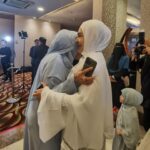 Umie Aida Instagram - Bersama my bff aisya humaira ke program Nuzul Quran anjuran @infaq_ihsan Jazakillahu kheir Dato @rozzanarahmat atas jemputan. Semoga Allah luaskan rezeki utk teruskan program begini dan sentiasa dalam RedhoNya Allah SWT. Aamiiin 🌹