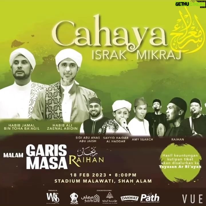 Umie Aida Instagram - Bismillahirrahmanirrahim “Maha Suci Allah yang telah menjalankan hamba-Nya (Muhammad) pada malam hari dari Masjid Al-Haram (di Makkah) ke Masjid Al-Aqsa (di Jerusalem), yang Kami berkati sekelilingnya, untuk memperlihatkan kepadanya tanda-tanda (kekuasaan dan kebesaran) Kami. Sesungguhnya Allah jualah yang Maha Mendengar lagi Maha Mengetahui.” ( Al-Quran, Surah Al Israa’: 1) Ayat ini turun ketika mana selepas habisnya perjalanan Israk Mikraj di mana Rasulullah SAW bercerita kepada orang ramai tentang hal itu. Ramai yang tidak percaya. Ramai yang mengatakan Rasulullah SAW itu berdusta. Maka turunlah ayat ini untuk membenarkan kata-kata Rasulullah SAW