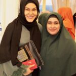 Umie Aida Instagram - Doakan semoga diberikan rezeki utk kita dpt bersama dengan Ustazah Dr Fadillah Ulfa dari Kota Bengkulu Indonesia pada bulan 10 ini di dlm Festivel Sunnah kedah. Aamiiin.. ♥️
