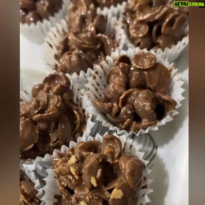 Umie Aida Instagram - Ini dah masuk kali ke 4 buat cookies yang sama. Tapi hasilnya tak sampai 2hari dah habis . 😬