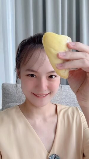 Ungsumalynn Sirapatsakmetha Instagram - ช่วงนี้ทำไมลูกโตไวจัง แม่ต้องไปออกกำลังกายเพิ่มกล้ามหลังซะหน่อยละ😅💪🏻✌🏻
