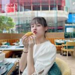 Ungsumalynn Sirapatsakmetha Instagram - ช่วงเพิ่มแก้มยุ้ยๆ ให้ตุ้ยนุ้ยเท่าท้องไปเล้ย😋🤰🏻