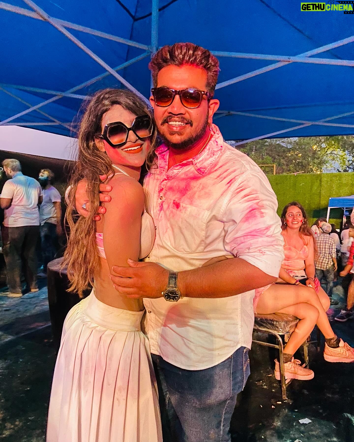 Unika Ray - 20.6K Likes - Holi party🎨
#unika #love #familytime #friends #frienslikefamily #holi #holievent #holifestival