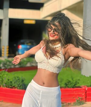 Unika Ray Instagram - Holi is the day to express love with colour 🎨 happy holi to everyone 🎨

#holi #holicelebration #unika #indianfestival #colourful #playful