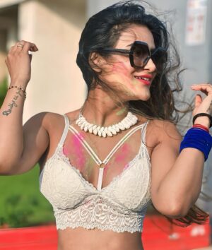 Unika Ray Instagram - Holi is the day to express love with colour 🎨 happy holi to everyone 🎨

#holi #holicelebration #unika #indianfestival #colourful #playful