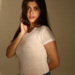 Urvi Singh Instagram - There is side view, rear view and what else ? I loview🫣 📸. - @mk_click2