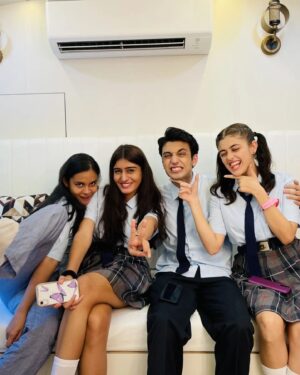 Urvi Singh Instagram - Jazz here 💅🏻 with my squad! Wrapped up Crushed new season shoot!🫶🏻🫶🏻🫶🏻 see you soon!

#BTS #Memories #ShootLife #CrushedComingSoon #CrushedS2 #AmazonminiTV #CrushedonAmazonminiTV

@amazonminitv @dicemediaindia @anupriyacaroli_@naman.33 @aadhya_anand @arjun_deswal @cinemawalenawabsaab @kurundkarmandar