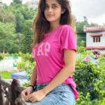 Urvi Singh Instagram – Everyone has a beautiful side, but you are a circle⭕.