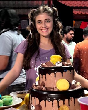 Urvi Singh Instagram - Mai aur meri crushed ki टोली ,
Like karo warna mar dungi गोली II

#Crushed #CrushedOnAmazonminiTV