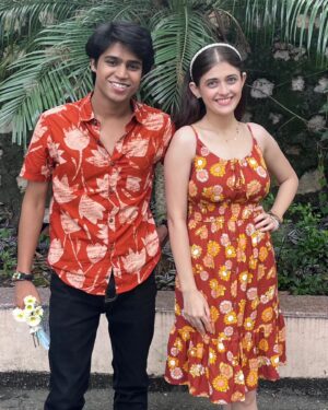 Urvi Singh Instagram - Mai aur meri crushed ki टोली ,
Like karo warna mar dungi गोली II

#Crushed #CrushedOnAmazonminiTV