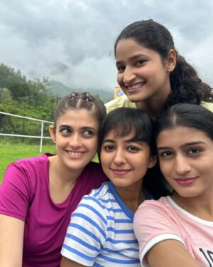 Urvi Singh Instagram - Mai aur meri crushed ki टोली ,
Like karo warna mar dungi गोली II

#Crushed #CrushedOnAmazonminiTV