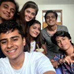 Urvi Singh Instagram - Mai aur meri crushed ki टोली , Like karo warna mar dungi गोली II #Crushed #CrushedOnAmazonminiTV