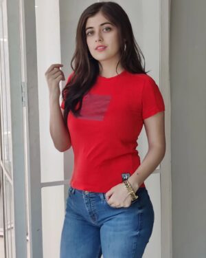 Urvi Singh Instagram - I'm not🙅🏻‍♀️ going to use Google anymore, because when I saw👀 you i knew the search🔍 was over.