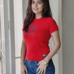 Urvi Singh Instagram – I’m not🙅🏻‍♀️ going to use Google anymore, because when I saw👀 you i knew the search🔍 was over.