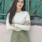 Urvi Singh Instagram – My soulmate is out there, pushing a pull door…I just know it😓.
